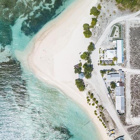One The Island Hotel Naifaru Bagian luar foto
