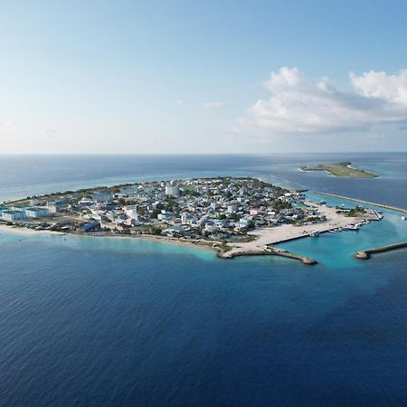 One The Island Hotel Naifaru Bagian luar foto