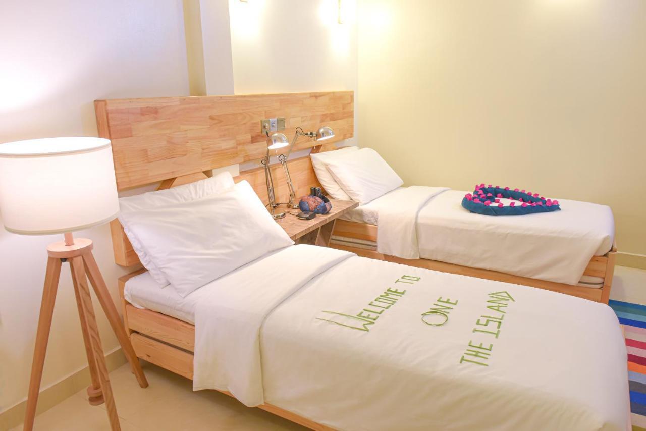 One The Island Hotel Naifaru Bagian luar foto