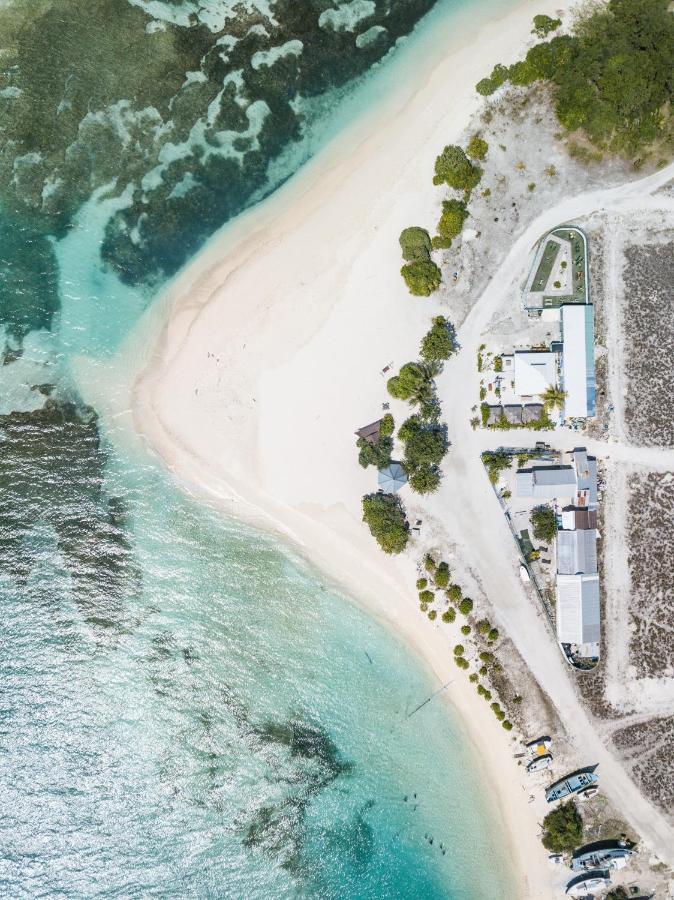 One The Island Hotel Naifaru Bagian luar foto