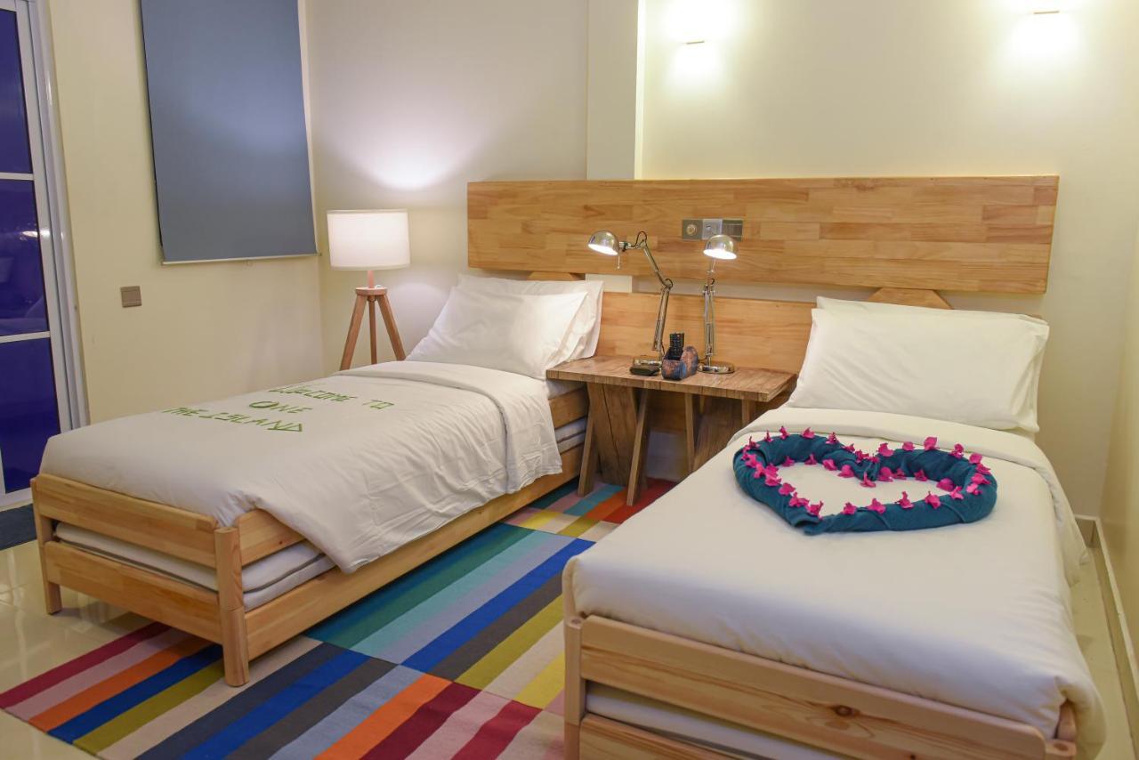 One The Island Hotel Naifaru Bagian luar foto