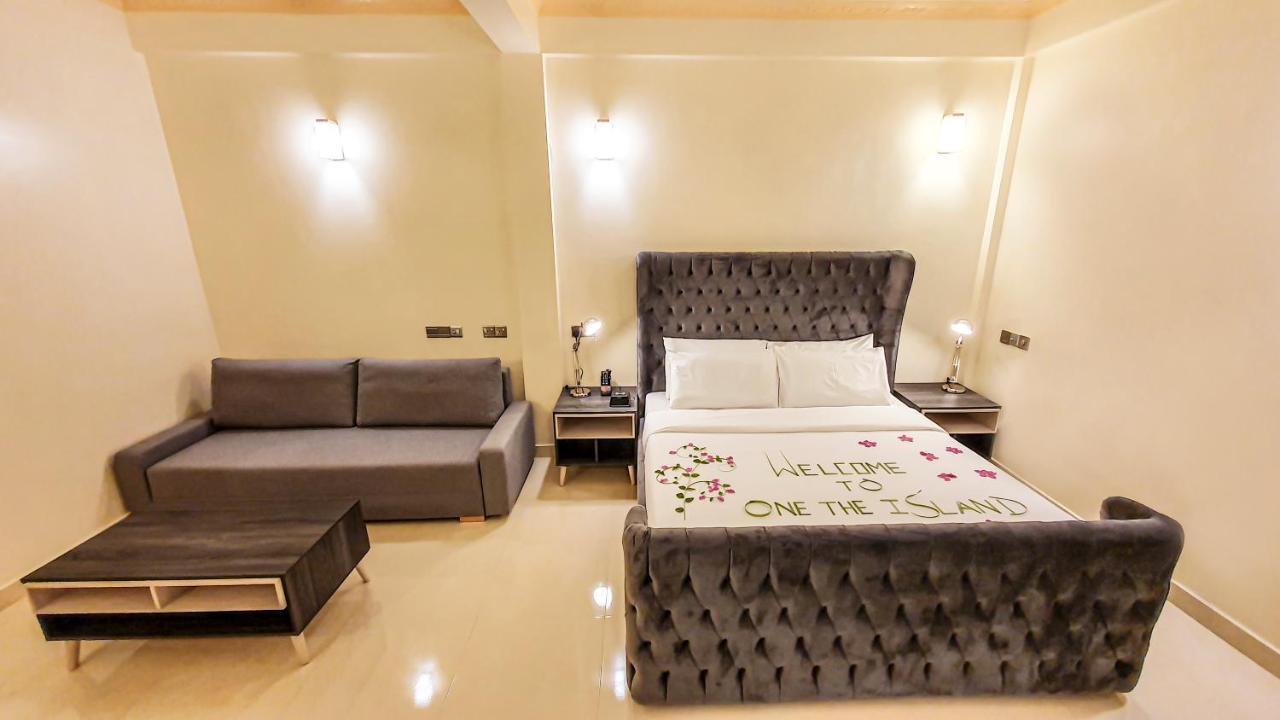 One The Island Hotel Naifaru Bagian luar foto