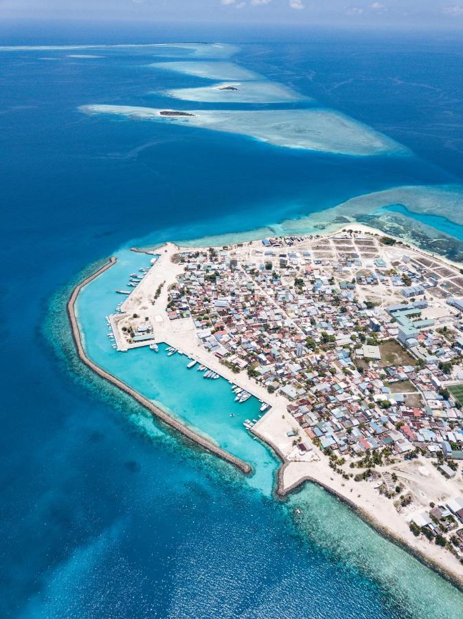 One The Island Hotel Naifaru Bagian luar foto