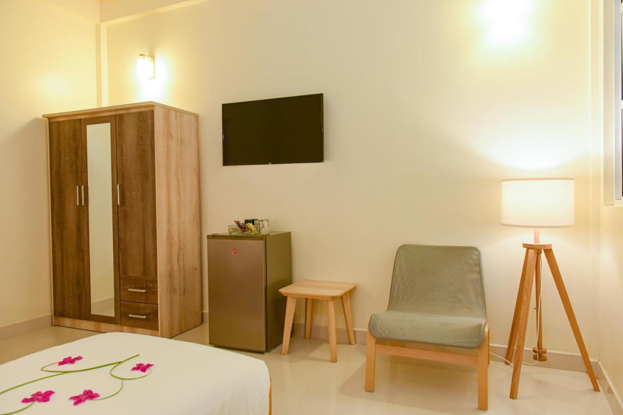 One The Island Hotel Naifaru Bagian luar foto
