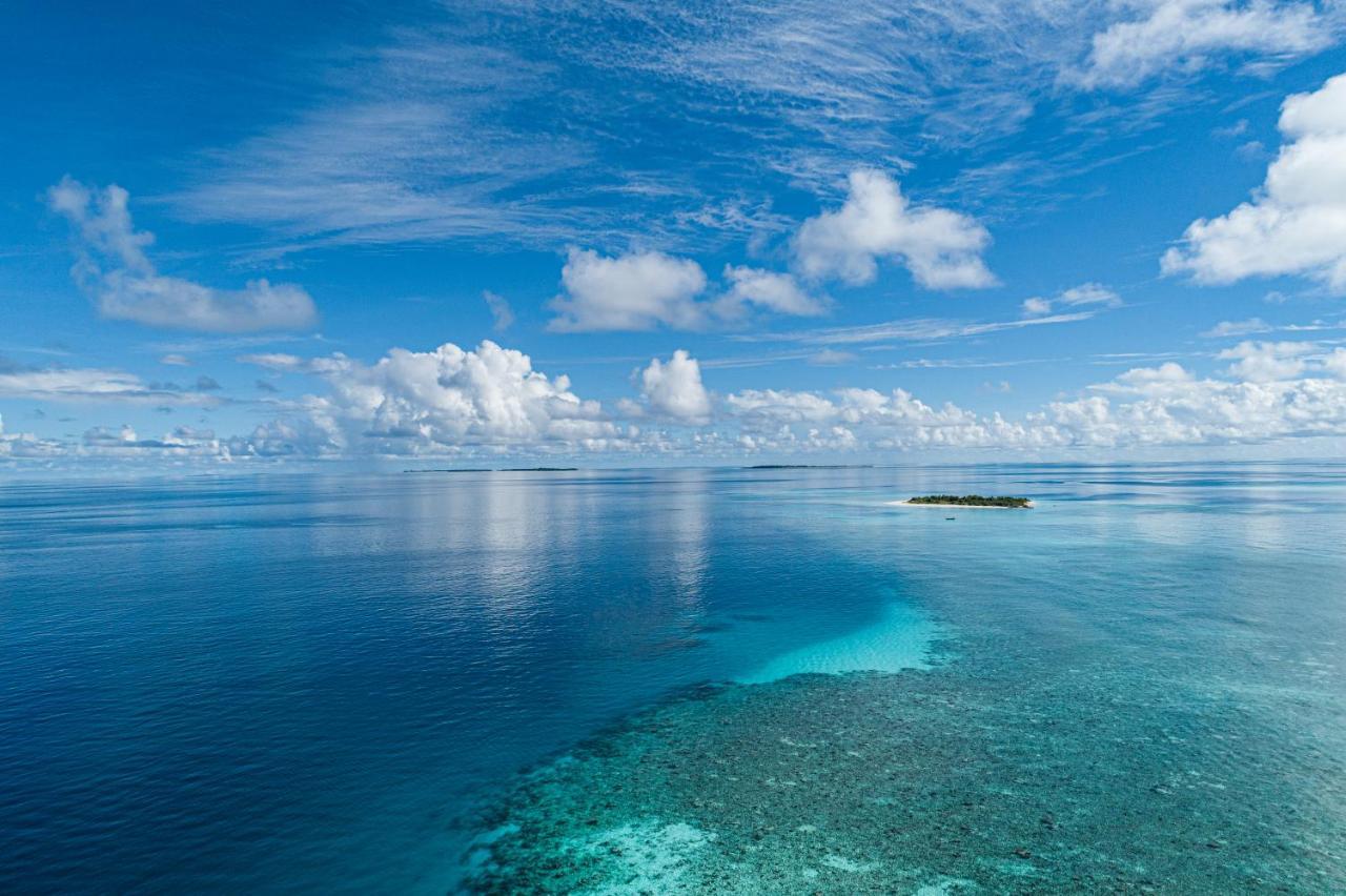 One The Island Hotel Naifaru Bagian luar foto