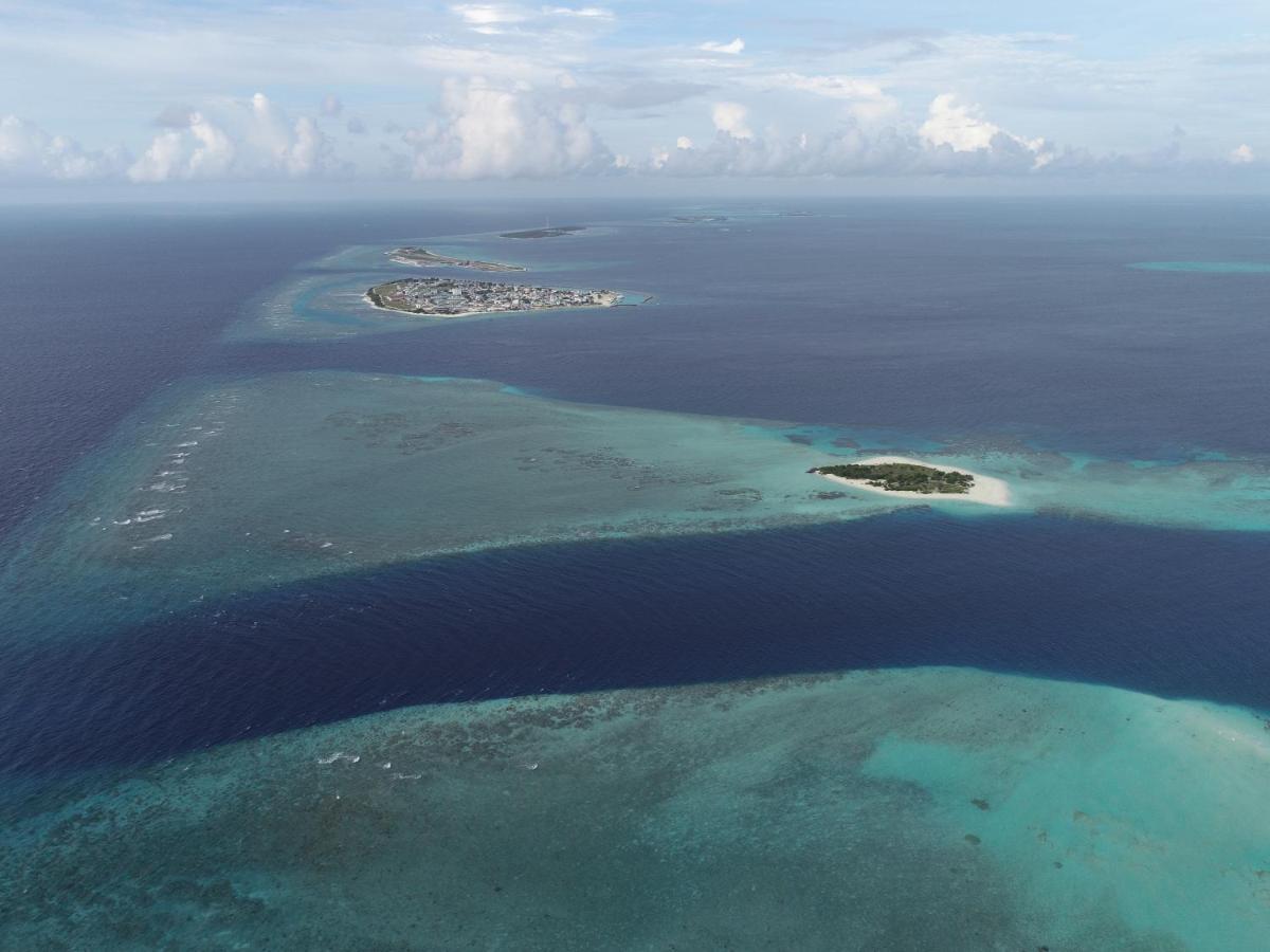 One The Island Hotel Naifaru Bagian luar foto