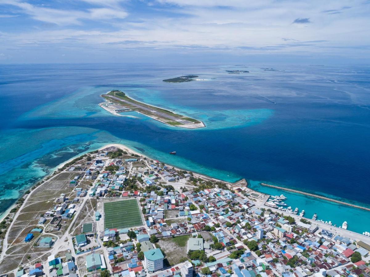 One The Island Hotel Naifaru Bagian luar foto
