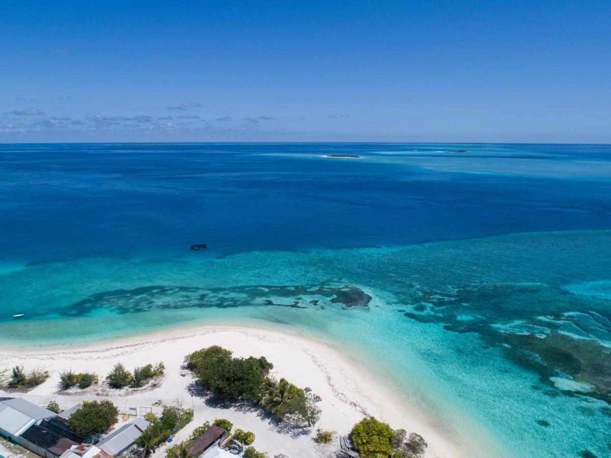 One The Island Hotel Naifaru Bagian luar foto