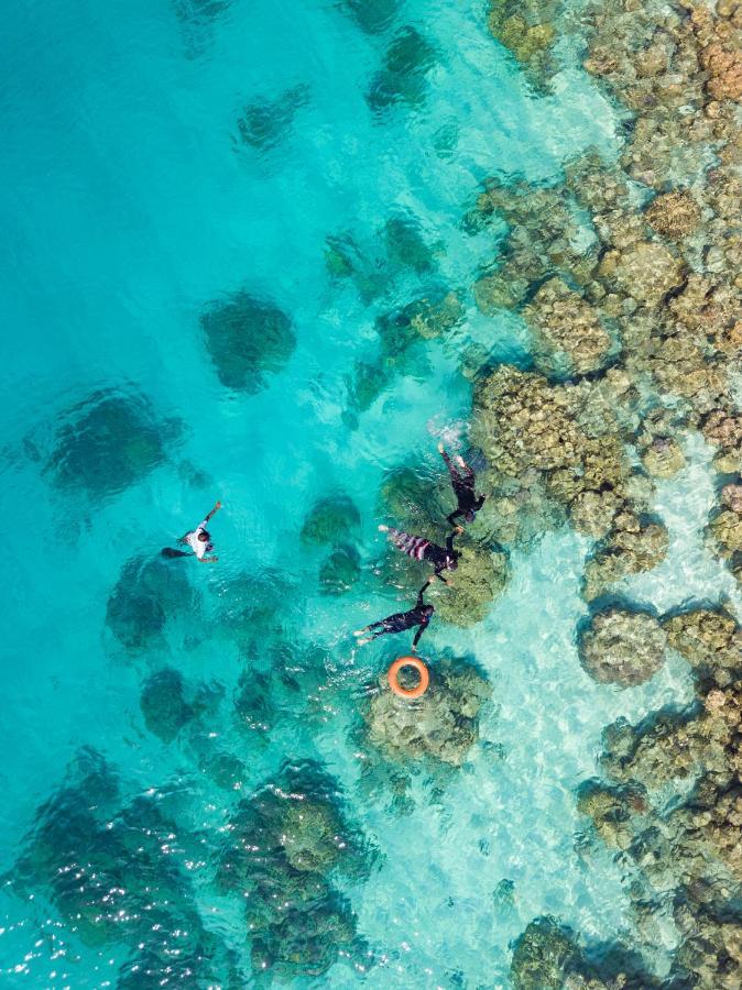 One The Island Hotel Naifaru Bagian luar foto
