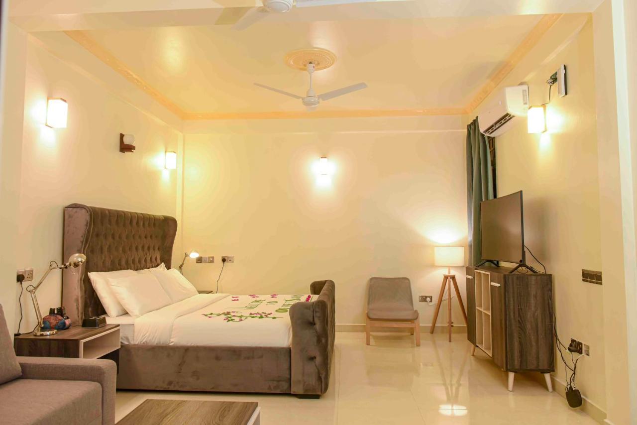 One The Island Hotel Naifaru Bagian luar foto