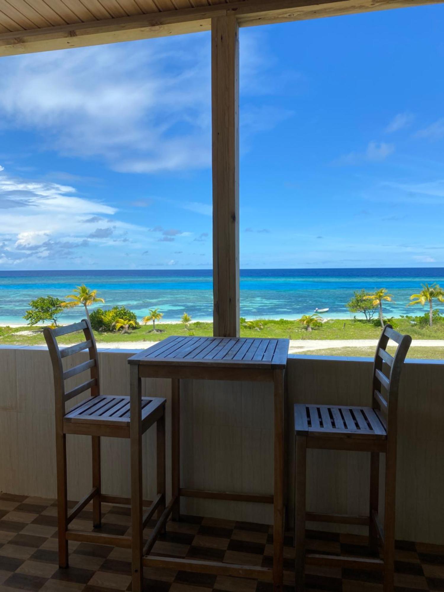 One The Island Hotel Naifaru Bagian luar foto