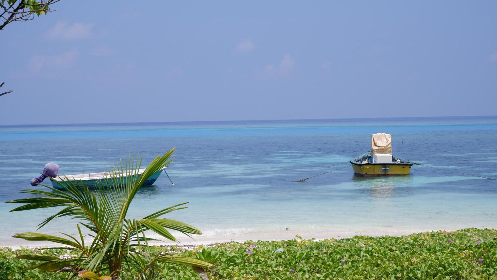 One The Island Hotel Naifaru Bagian luar foto