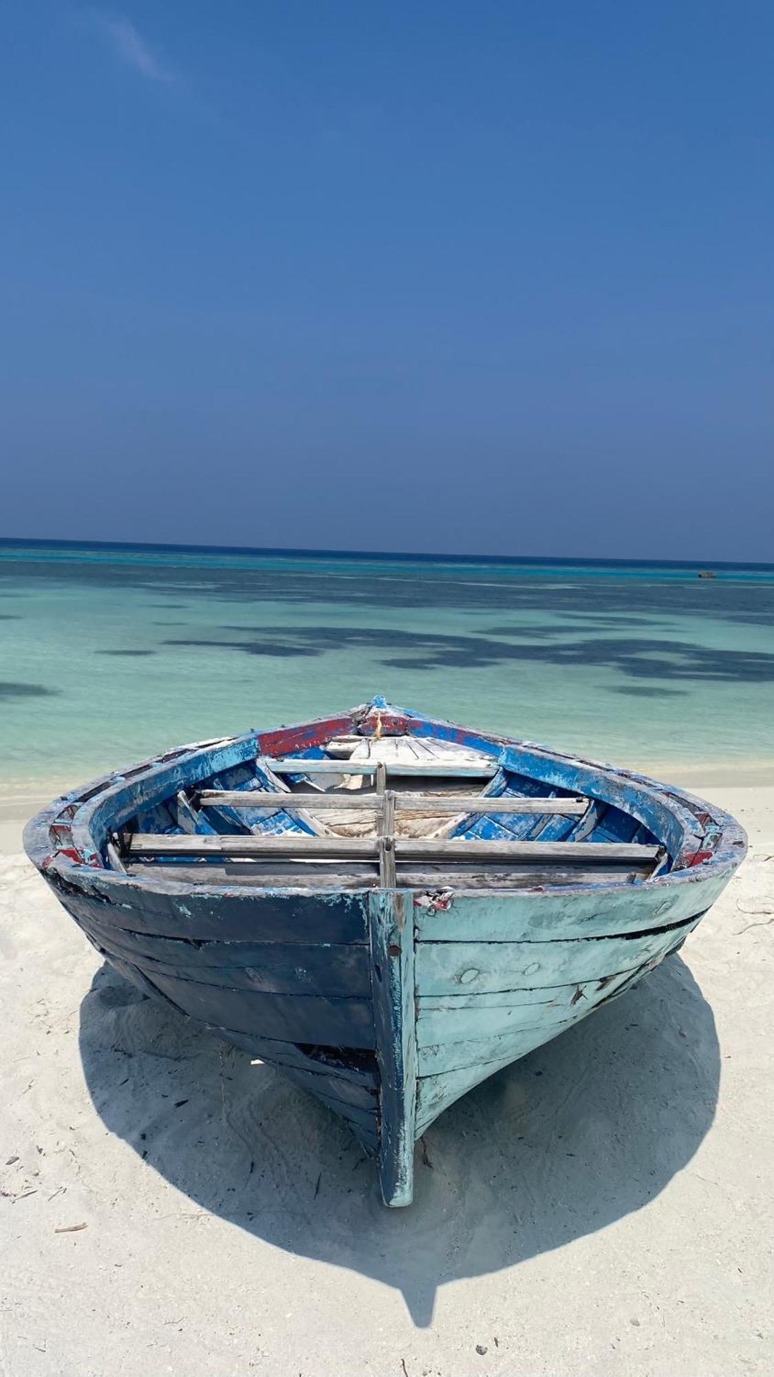 One The Island Hotel Naifaru Bagian luar foto