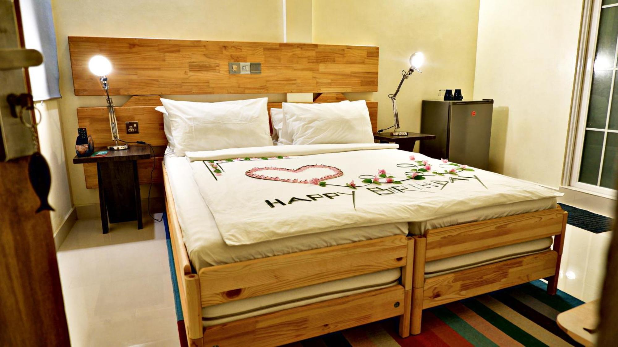 One The Island Hotel Naifaru Bagian luar foto